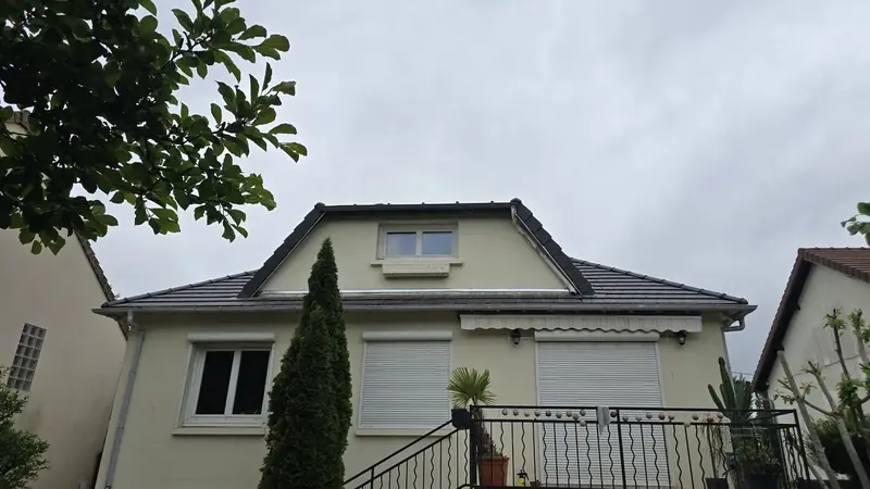Pavillon à la toiture sombre terminée à Igny (91)